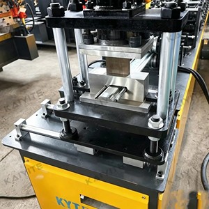 เครื่องขึ้นรูปม้วนแผ่นโลหะแบบควบคุมด้วย PLC อัตโนมัติเต็มรูปแบบ สำหรับม่านม้วนกันลมที่ขับเคลื่อนด้วยมอเตอร์ ผลิตจากเหล็กกล้าไร้สนิมและเหล็กคาร์บอน - Product Image 2