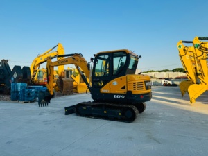 Mini-excavatrice HYUNDAI 60VS d'occasion de bonne qualité, moteur diesel Yanmar, modèle 2022, faible nombre d'heures, état parfait pour l'aménagement paysager et la construction - Product Image 2