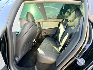 Tesla Model 3 2025 de Lujo, Vehículo de Nueva Energía, Sedán de 4 Puertas y 5 Plazas, Tracción en las Cuatro Ruedas, Caja de Cambios Automática, Motor EV, Edición Highland, >700 km de Autonomía - Product Image 6