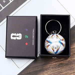Chaveiro Pingente de Futebol Miniatura <span class=keywords><strong>2026</strong></span> EUA-Canadá-México em Material PU - Lembrança para Fãs com Caixa de Presente - Product Image 2