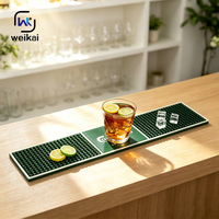 Tapis de bar en caoutchouc OEM à prix d'usine, tapis de bar en silicone antidérapant avec logo 3D personnalisé, doux et antidérapant pour bière
