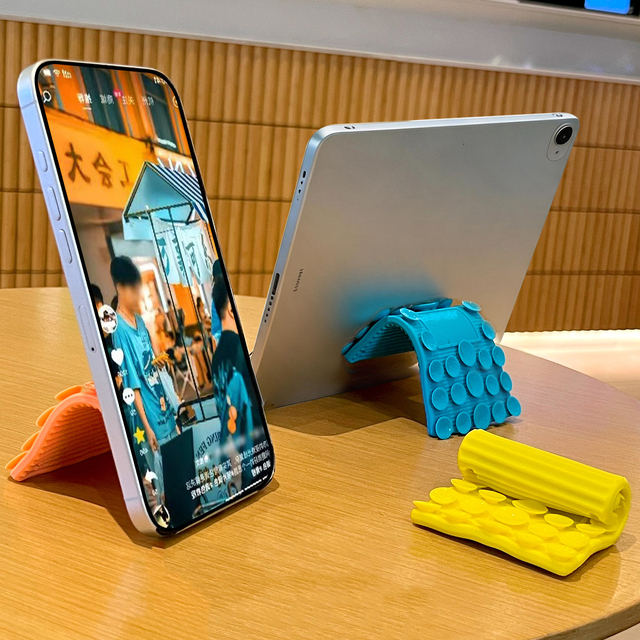 Multi-purpose Foldable Silicone Suction Phones Tablet Stand Ultra Compact Roll-Up Portable Design Holder