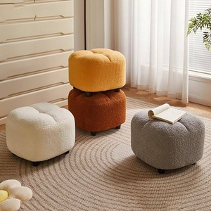 <span class=keywords><strong>Tabouret</strong></span> bas créatif pour entrée, <span class=keywords><strong>petit</strong></span> <span class=keywords><strong>banc</strong></span> simple en velours, <span class=keywords><strong>tabouret</strong></span> d'appoint rembourré doux pour salon et usage domestique - Product Image 1