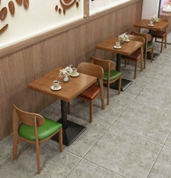 Ensemble complet de mobilier commercial moderne pour café et restaurant : table carrée et chaises en bois de frêne