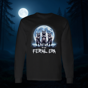Camiseta de manga larga con diseño de mapaches que ruedan sobre la luna en mi era feral - Product Image 3