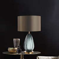 Prix de gros Lampe de bureau personnalisée pour décoration d'hôtel Lampe de chevet de luxe en or moderne Lampe de table en verre