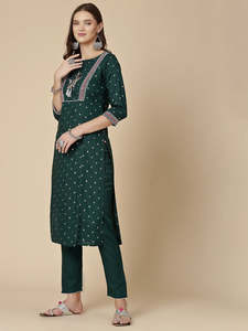 Kurta de verano para mujer, de viscosa y rayón, con estampado étnico verde, cuello con lazo, corte regular, con pantalones, a precio de mayoreo. - Product Image 4