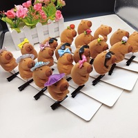 Épingles à cheveux d'animaux DIY en gros Lovely Funny Kawaii Brown Bow Hat Capybara Hair Clip en taille 5cm en tissu métallique pour le printemps