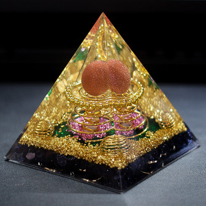 Pyramide en résine époxy avec galets de cristal, ornement de bureau, décoration d'intérieur, boule de sable rouge et or, sable bleu et or - Product Image 3