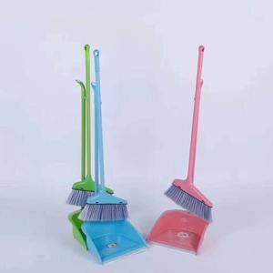 <span class=keywords><strong>Palo</strong></span> <span class=keywords><strong>de</strong></span> <span class=keywords><strong>escoba</strong></span> <span class=keywords><strong>de</strong></span> cocina barato y recogedor <span class=keywords><strong>de</strong></span> mango largo escobas plegables recogedores juego <span class=keywords><strong>de</strong></span> <span class=keywords><strong>escoba</strong></span> y recogedor <span class=keywords><strong>de</strong></span> plástico - Product Image 1