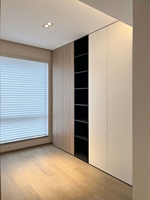 Armoire sans poignées avec étagères ouvertes, design bicolore en chêne - Fabrication OEM sur mesure, directement de l'usine