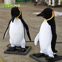 Matériau éponge en caoutchouc de silicone d'intérieur de pingouin artificiel grandeur nature pour centres commerciaux maisons de jeux publiques parcs d'aventure jardins
