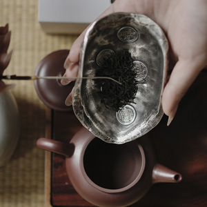 Cuchara de Té China Retro con Diseño de Moneda de los Cinco Emperadores, Porta-Té de Plata de Ley, Hecho a Mano con Caparazón de Tortuga Natural para Kung Fu - Product Image 4