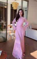 Robe de soirée moulante style Moyen-Orient à col montant et poignets lanternes, avec dentelle florale, abaya, manches évasées et perles, longueur maxi