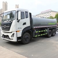 Camion-citerne à eau verte robuste avec pompe à haut débit pour les projets d'assainissement urbain et d'irrigation paysagère