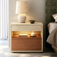 Table de chevet moderne scandinave en marbre travertin, bois et finition frêne, avec compartiment ouvert rétroéclairé, forme carrée, pour chambre à coucher