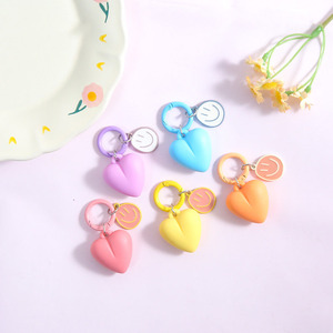 พวงกุญแจรูปหัวใจเคลือบสีลูกกวาด ดีไซน์หน้ายิ้ม สำหรับผู้หญิง - Product Image 3