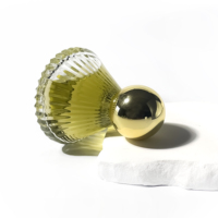 Vente en gros de flacons de parfum de luxe transparents à rayures avec pompe pulvérisatrice, emballage en verre de 50 ml, flacon de parfum unique