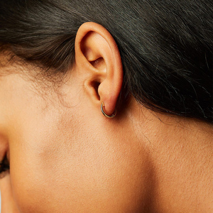 ROXI Fashion - Pendientes de Aro Pequeños Minimalistas de Plata 925 con Baño de Oro de 18k para Mujer - Product Image 3