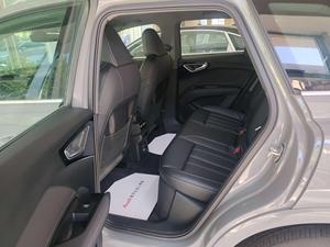 <span class=keywords><strong>Audi</strong></span> Q4 E-tron 40 SUV électrique d'occasion 2024, longue autonomie, véhicule électrique intelligent, prêt à l'exportation, gris sur noir - Product Image 6