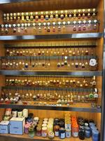 Diffuseur de parfum pour voiture en verre carré de 10 ml avec logo personnalisé, bouchon en bois, pendentif aromathérapie pour la décoration intérieure de voiture