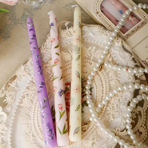 เทียนเสาสูงขนาด 10 นิ้ว ทำมือ ลายดอกไม้พิมพ์ลายโรแมนติก ไร้ควัน - Product Image 3
