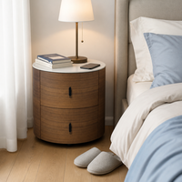 Table de chevet cylindrique moderne en noyer avec 2 tiroirs, plateau en bois durable et écologique fait main, poignées noires pour chambre et salle à manger