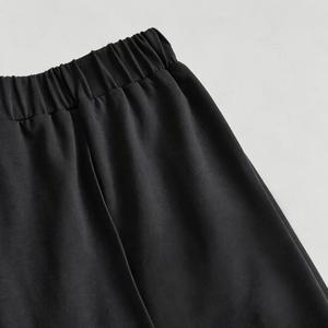 Completo alla moda per bambine: Felpa nera con stampa cartoon e pantaloni a gamba larga con elastico in vita - Set di abbigliamento casual e confortevole per bambini - Product Image 3