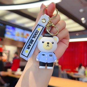 Llavero de goma de PVC suave 3D con diseño de oso personalizado, accesorio para bolso o coche - Product Image 4