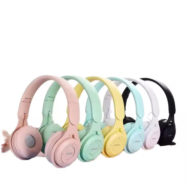 Macaron Cartoon Style Blue-Tooth Gaming Headphones Dynamic Vocalism On-Ear & Over-Ear LED Battery for Students & Children