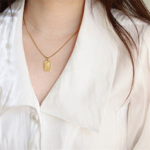 2023 Hip Hop Piring Matahari Bulan Warna Emas Hadiah Kalung Liontin Wanita Stainless Steel Perhiasan Tahan Air Vendor - Product Image 2