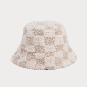 Chapeaux d'hiver en fourrure à carreaux pour femmes, style pêcheur, en peluche, en gros et en stock - Product Image 4