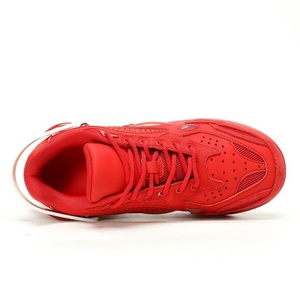 Chaussures de sport et de marche légères et respirantes en maille pour femmes et hommes, anti-odeur, couleur rouge, collection 2026, vente chaude - Product Image 3