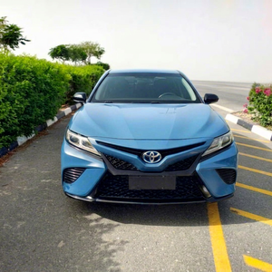 Toyota Camry Sedan Usata 2019 Blu Automatica Benzina Fari LED 5 Posti Pneumatici R17 Emissioni Euro VI - Product Image 1