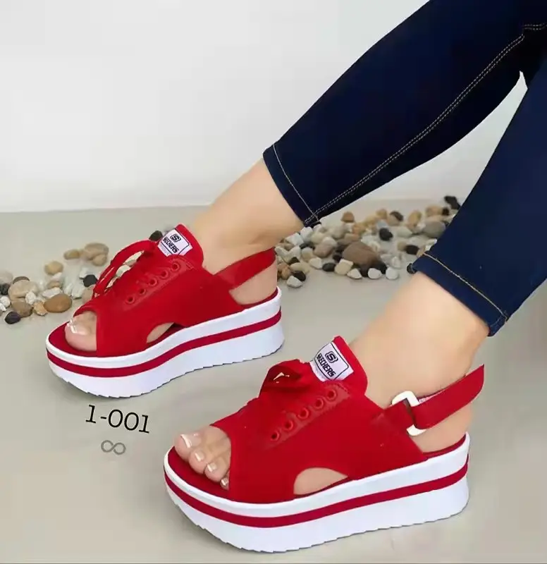 Venta al por mayor de fábrica, sandalias de cuña de talla grande 2024 Europa, novedad de verano, zapatos de mujer de color sólido con boca de pez de fondo grueso