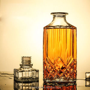 Juego de decantador de whisky cuadrado de lujo de 950ml con botella de vino de vidrio con sellado de corcho para <span class=keywords><strong>Bourbon</strong></span> Brandy Ron Tequila muestra gratis Barware - Product Image 2