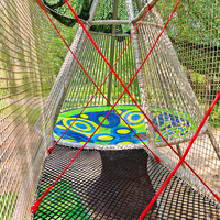 Parcours d'aventure en filet arc-en-ciel NetsTribe sur le thème de la forêt, en corde tressée, pour parcs naturels, campings, stations balnéaires et aventures en famille