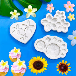 Moules en silicone pour gâteaux en forme de pétales variés : petites marguerites, fleurs de cerisier, frangipaniers, fleurs artificielles séchées et fondant - Product Image 1