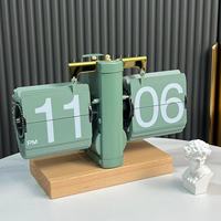 Horloge à bascule rétro avec veilleuse à base de bois, horloge de bureau à pages tournantes, horloge de bureau Reloj, calendrier automatique sur trépied