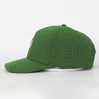Casquette de golf en polyester imperméable avec logo personnalisé Casquette de baseball verte sport à 5 panneaux avec trous découpés au laser