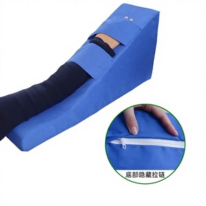 Almohadilla elevadora para miembros superiores KS, material de esponja de 40x20x20cm con cremallera oculta para soporte de manos y uso en masajes. - Product Image 1