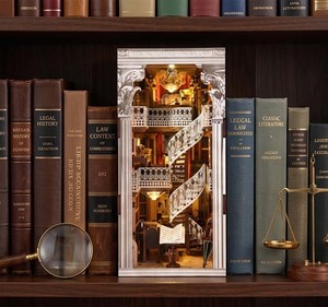 Fábrica OEM Minicity 2025 Nuevo Diseño Modelo Mini Casa <span class=keywords><strong>de</strong></span> Muñecas <span class=keywords><strong>Biblioteca</strong></span> Jurídica Rompecabezas 3D <span class=keywords><strong>de</strong></span> Madera Kits <span class=keywords><strong>de</strong></span> Rincón <span class=keywords><strong>de</strong></span> Lectura - Product Image 1