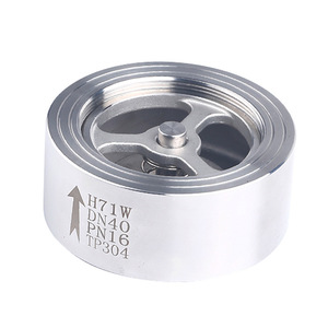 H71W เช็ควาล์ว DN40 PN16 TP304 วาล์วทางเดียวสแตนเลสสำหรับน้ำและสื่อกรดอ่อนและด่าง - Product Image 1