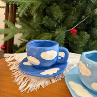Ensemble de tasses à café en céramique peintes à la main, ciel bleu et nuages blancs, tasses à café de l'après-midi avec soucoupes, tasses à thé irrégulières façonnées à la main avec soucoupes