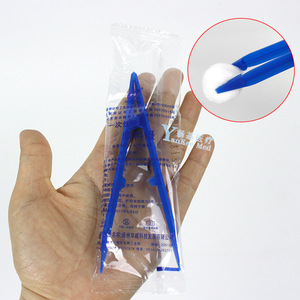 Pinzas Desechables para Aplicación de Apósitos Huayue, Color Azul, Grado Médico, Plástico, Accesorio de Primeros Auxilios, Empaquetadas Individualmente - Product Image 1