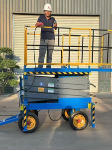 Anpassbare Scheren hebebühnen für die Handhabung von Lager material und den Betrieb in großer Höhe - Product Image 6