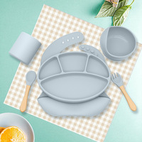 Personnalisé 6pcs Silicone Bébé Alimentation Ensemble Enfants Sevrage Ensemble Plaque D'aspiration Bol Bavoir Bol Tasse Cuillère Fourchette