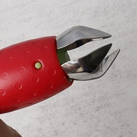Groothandel handmatige plastic rode keukenhulpjes roestvrijstalen tomaten- en fruit snijder, ontpitter, blad- en steelverwijderaar, groente- en aardbeienverwerker
