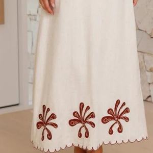 Robe en lin de haute qualité OEM, ajustée avec des panneaux, corset sans bretelles, robe pour femmes, robe midi brodée pour femmes - Product Image 6