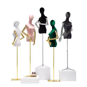 Maniquí Femenino de Terciopelo de Lujo, con Brazos Dorados/Plateados Ajustables, <span class=keywords><strong>Medio</strong></span> <span class=keywords><strong>Cuerpo</strong></span>, Base de Madera, para Exhibición de Ropa - Product Image 1